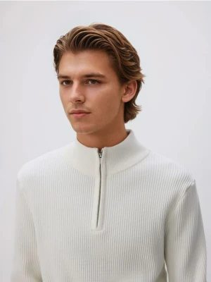 Reserved - Sweter z rozpinaną stójką - biały
