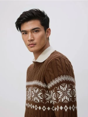 Reserved - Sweter z warkoczowym splotem - brązowy