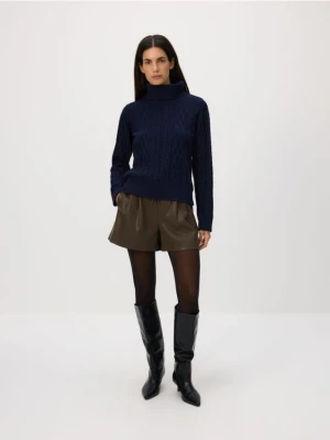 Reserved - Sweter z warkoczowym splotem - granatowy