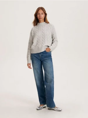 Reserved - Sweter z warkoczowym splotem - jasnoszary