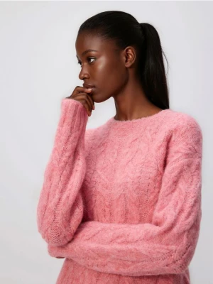 Reserved - Sweter z warkoczowym splotem - różowy
