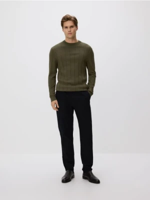 Reserved - Sweter z wiskozą - oliwkowy