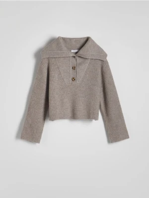 Reserved - Sweter z wykładanym kołnierzem - brązowy