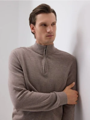 Reserved - Sweter z zapinanym golfem - beżowy