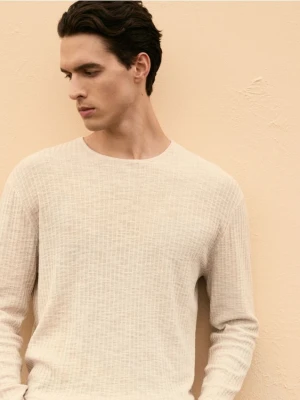 Reserved - Sweter ze strukturalnej dzianiny - beżowy