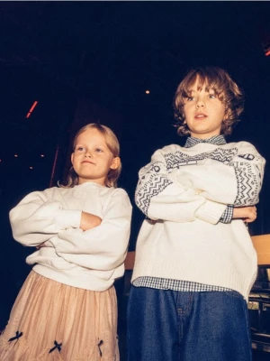 Reserved - Sweter ze wzorem - złamana biel