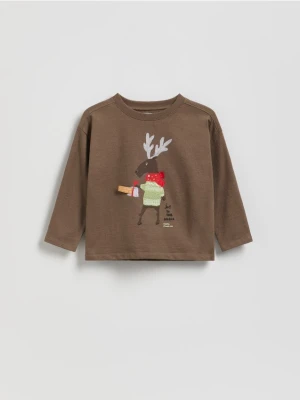 Reserved - Świąteczny longsleeve z nadrukiem - brązowy