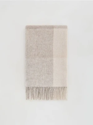 Reserved - Szalik w kratę z frędzlami - kremowy