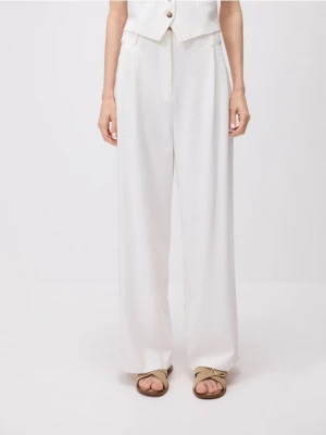 Reserved - Szerokie spodnie - biały