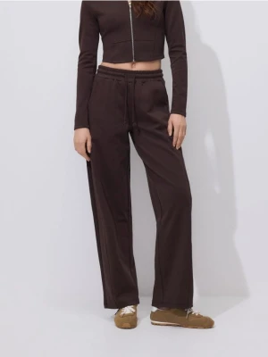 Reserved - Szerokie spodnie dresowe - ciemnobrązowy