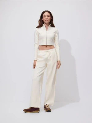 Reserved - Szerokie spodnie dresowe - jasnożółty