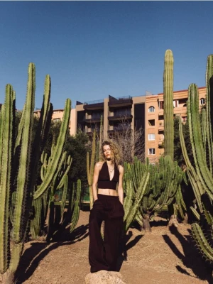 Reserved - Szerokie spodnie z dodatkiem lnu - ciemnobrązowy