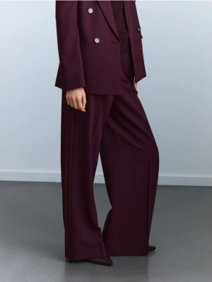 Reserved - Szerokie spodnie z kantem - burgundowy