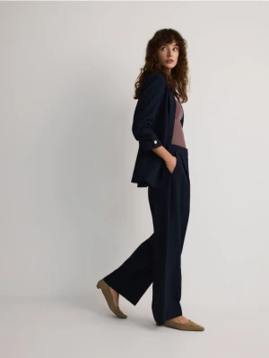 Reserved - Szerokie spodnie z kantem - granatowy