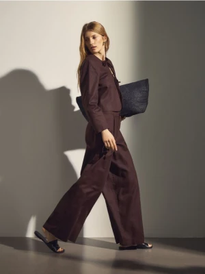 Reserved - Szerokie spodnie z lnem - ciemnobrązowy