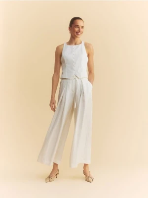Reserved - Szerokie spodnie z lyocellem - biały