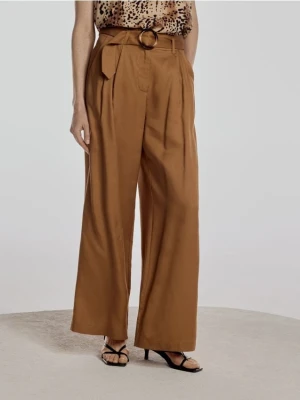Reserved - Szerokie spodnie z lyocellu - beżowy