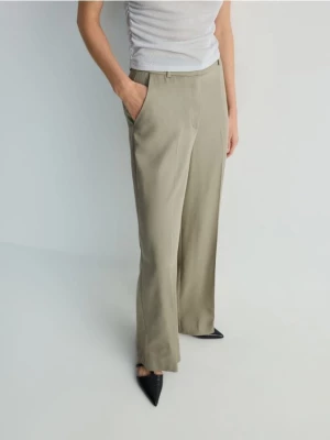 Reserved - Szerokie spodnie z lyocellu - zielony