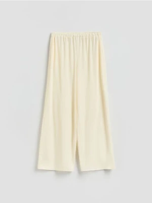 Reserved - Szerokie spodnie z lyocellu - złamana biel