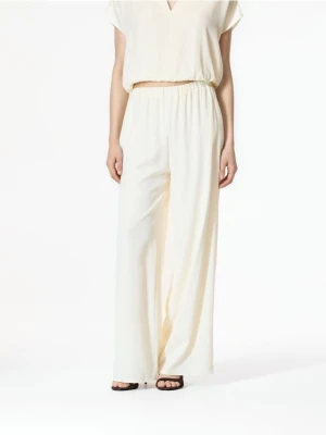 Reserved - Szerokie spodnie z lyocellu - złamana biel