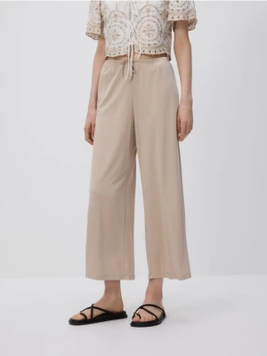 Reserved - Szerokie spodnie z modalem - beżowy