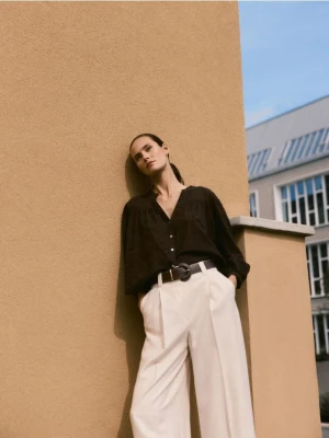 Reserved - Szerokie spodnie z modalem - złamana biel