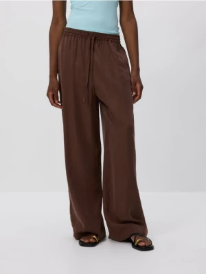 Reserved - Szerokie spodnie z modalu - ciemnobrązowy