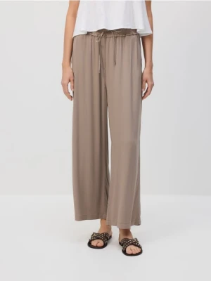 Reserved - Szerokie spodnie z wiskozy - beżowy