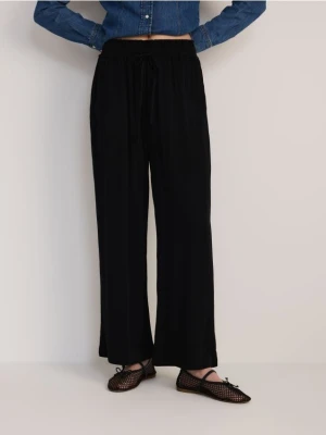 Reserved - Szerokie spodnie z wiskozy - czarny