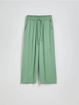 Reserved - Szerokie spodnie z wiskozy - jasnozielony