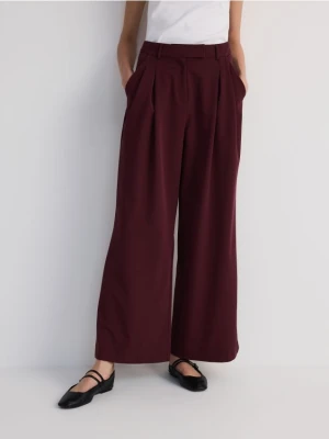 Reserved - Szerokie spodnie z zakładkami - mahoniowy