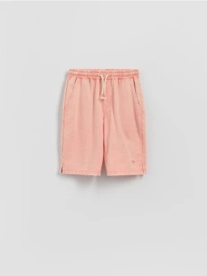 Reserved - Szorty bermudy - brzoskwiniowy
