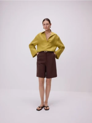 Reserved - Szorty bermudy z paskiem - ciemnobrązowy