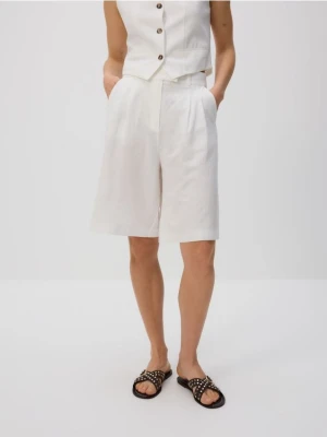 Reserved - Szorty bermudy z wiskozą - złamana biel