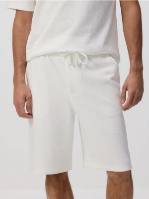 Reserved - Szorty bermudy - złamana biel