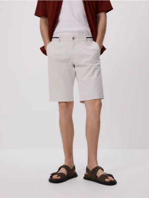 Reserved - Szorty chino regular - beżowy