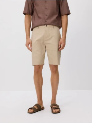 Reserved - Szorty chino regular fit - beżowy