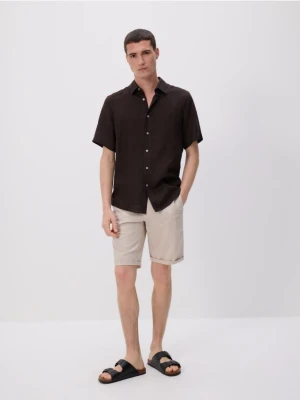 Reserved - Szorty chino slim - beżowy