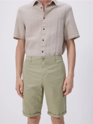 Reserved - Szorty chino slim - oliwkowy