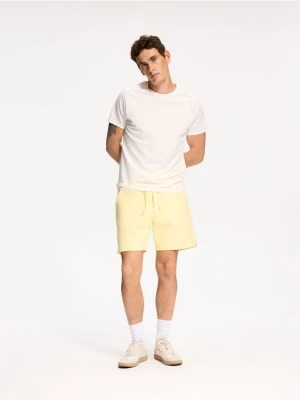 Reserved - Szorty comfort fit - żółty