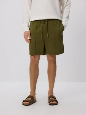 Reserved - Szorty comfort z przeszyciami - jasny zielony