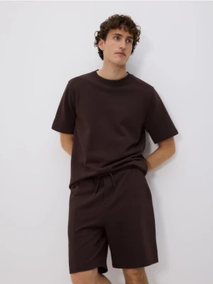 Reserved - Szorty jogger regular fit - ciemnobrązowy