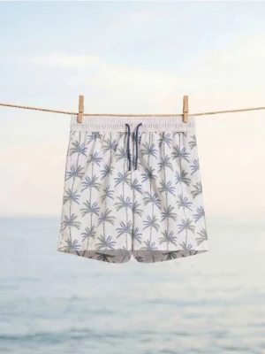 Reserved - Szorty kąpielowe z nadrukiem - złamana biel