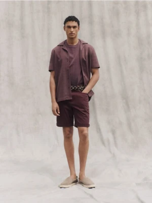 Reserved - Szorty regular fit - bordowy