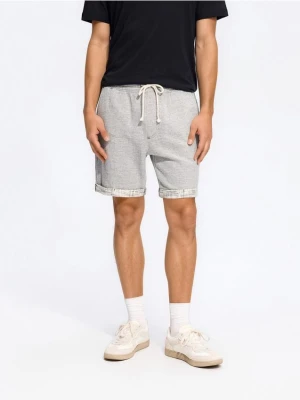 Reserved - Szorty regular fit - ciemnoszary