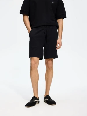 Reserved - Szorty regular fit - czarny