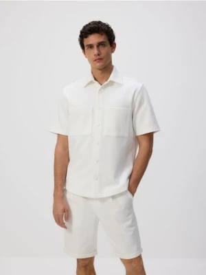 Reserved - Szorty regular fit - złamana biel