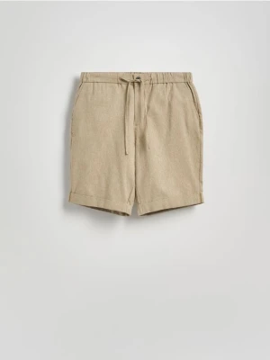 Reserved - Szorty regular z dodatkiem lnu - oliwkowy