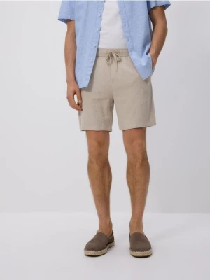 Reserved - Szorty regular z lnem - beżowy