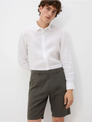 Reserved - Szorty regular z lnem - jasny zielony